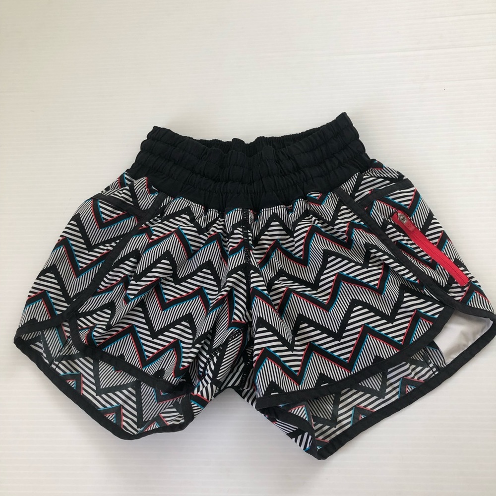 Lululemon Seawheeze Tracker Shorts 3D Chevron, 4